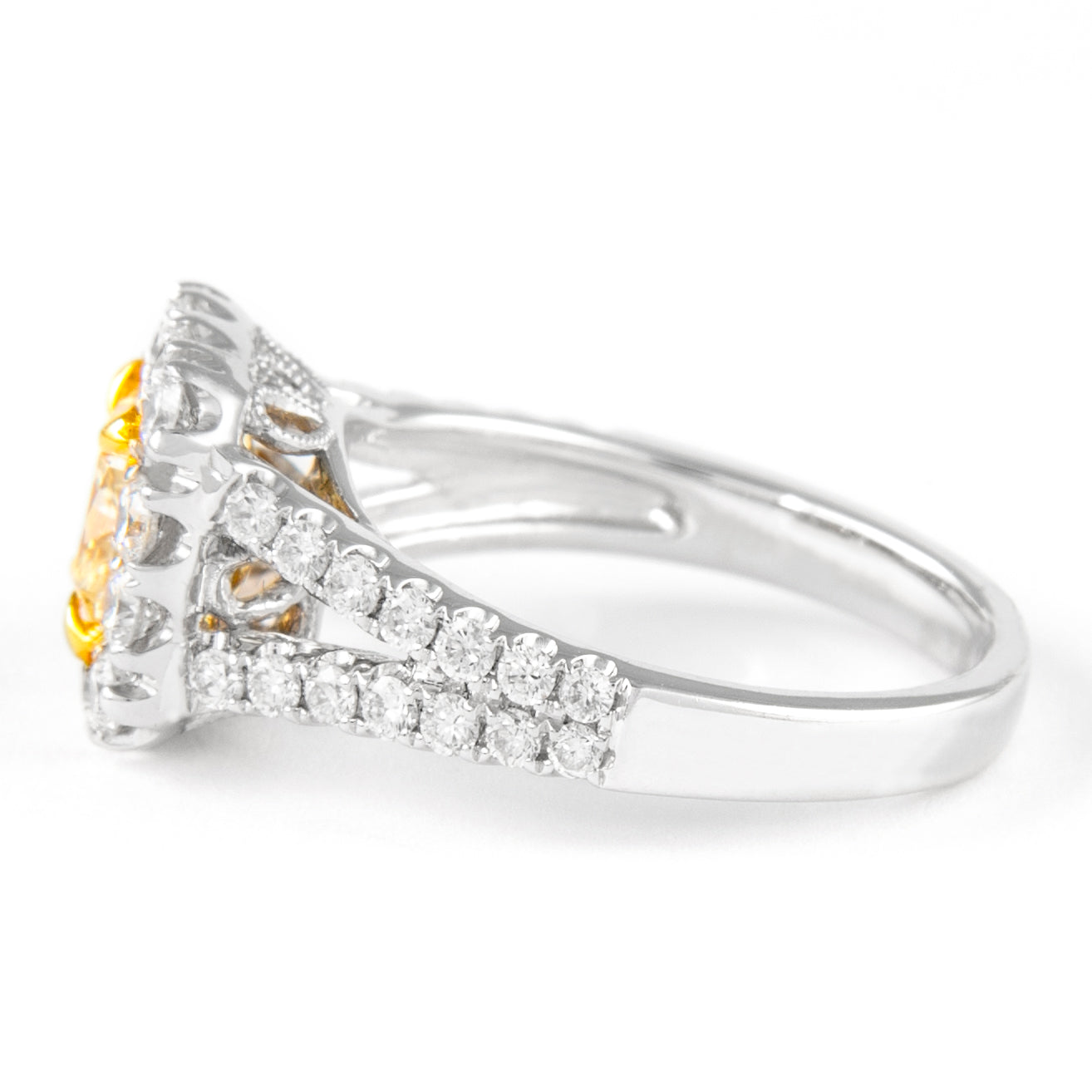 Anillo con halo amarillo intenso elegante de cojín de 18 k Twt 1.01