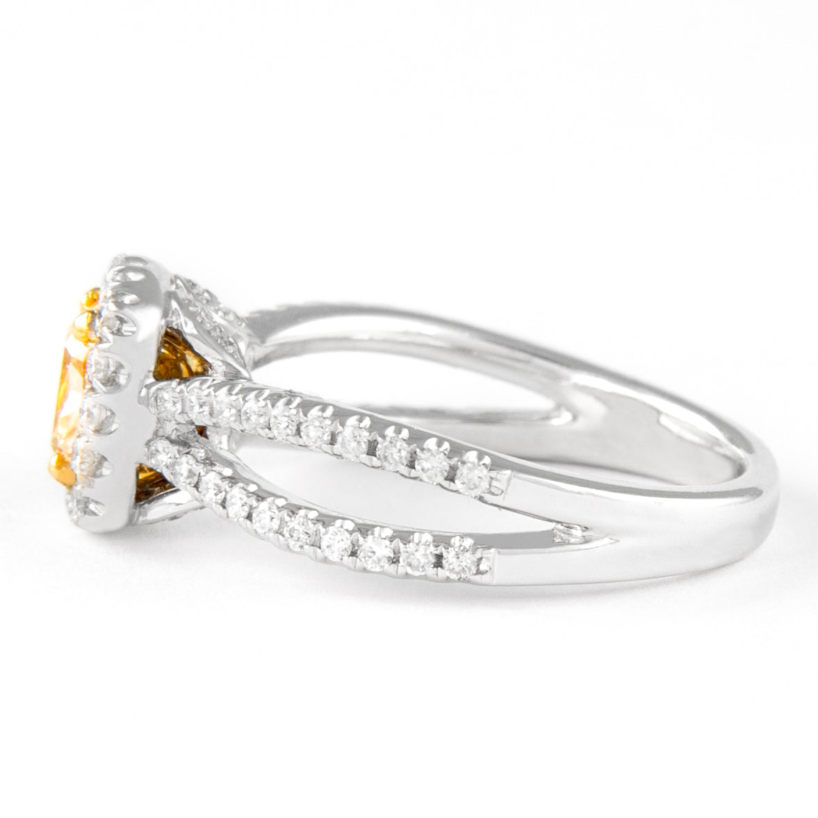 Anillo con halo amarillo elegante de cojín de 18 k Twt 1.01