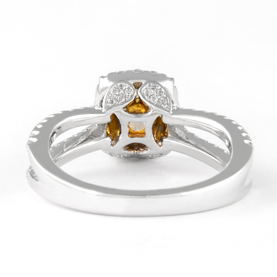 Anillo con halo amarillo elegante de cojín de 18 k Twt 1.01